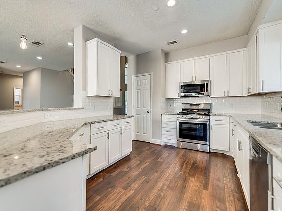 4th image of 426 Saint Andrews Dr