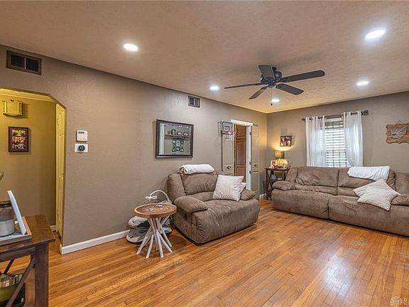 3rd image of 1440 Constance Ave