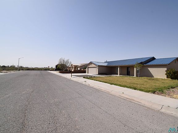 3rd image of 1209 Los Luna Dr