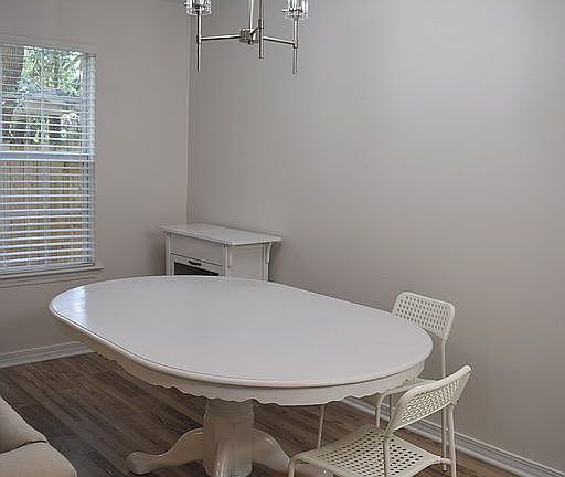 3rd image of 951 Scenic Oak Ln