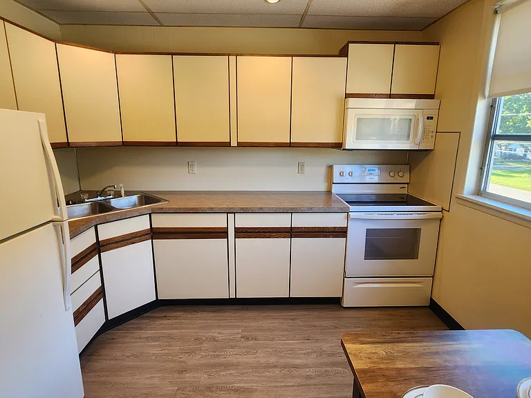 Clean appliances and lots of light