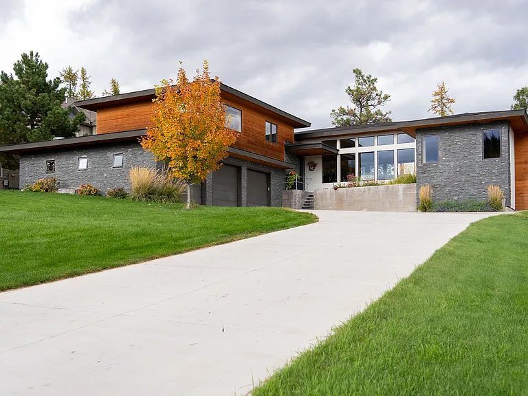 229 Arbour Dr E — Photo 7