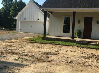 211 Middle Rd, Flora, MS 39071