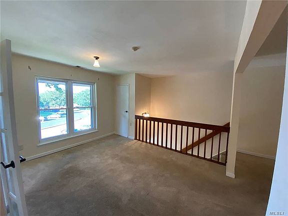 5th image of 12 Poplar Ct