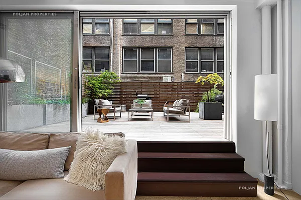 Sold by Poljan Properties Inc. | media 22