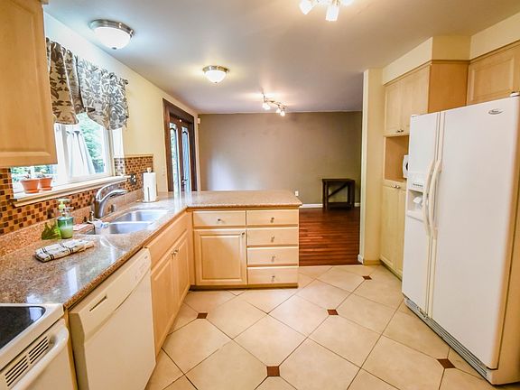 5th image of 1834 Draham St NE