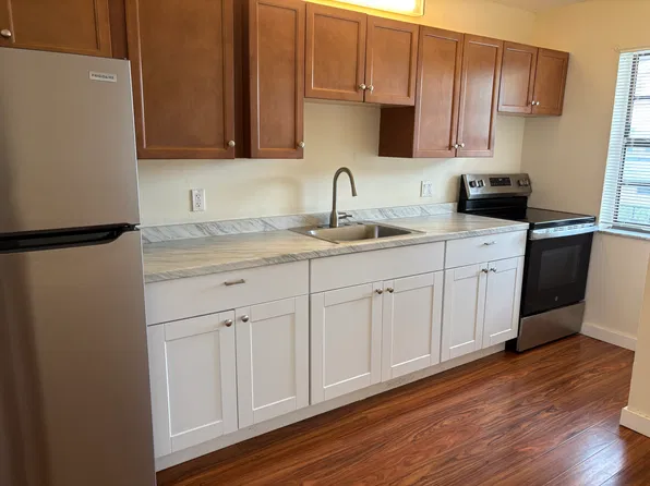 1021 SE Monterey Rd, Stuart, FL