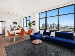 424 Bedford Ave, Brooklyn, NY 11249