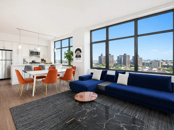 424 Bedford Avenue image 1 of 20