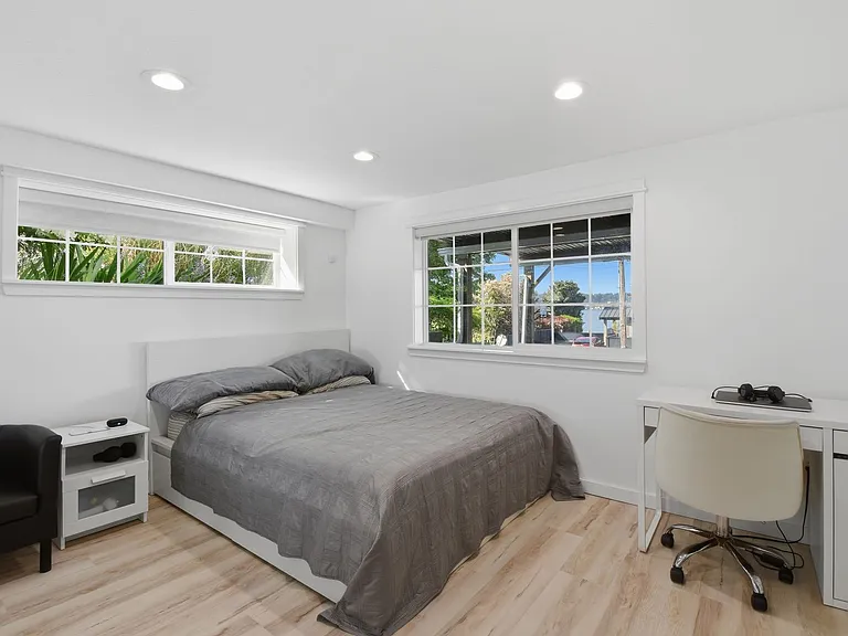 12704 Holmes Point Dr NE — Photo 19