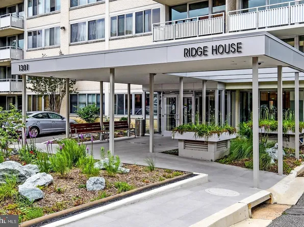 1301 S Arlington Ridge Rd APT 404, Arlington, VA 22202