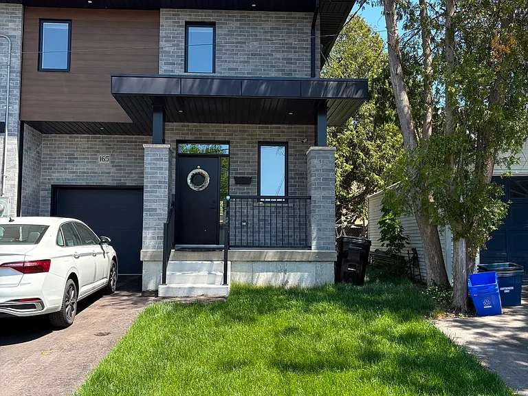 165 Tiffany St — Photo 2