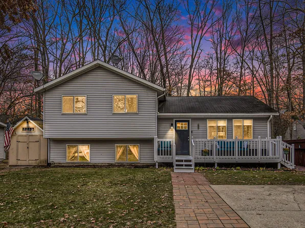 8118 Indian Shores Dr, Howard City, MI 49329