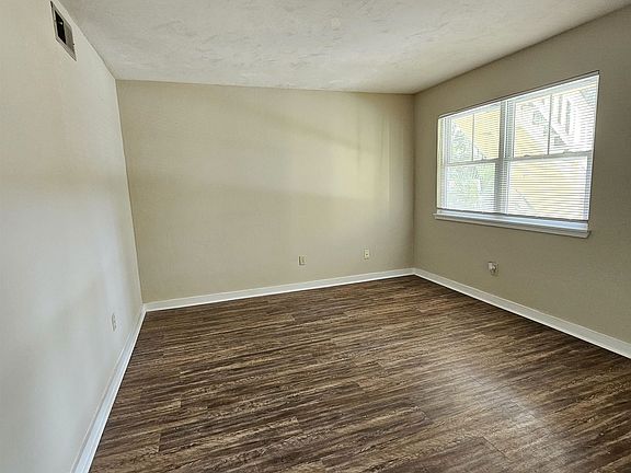 5th image of 537 Hart St #1