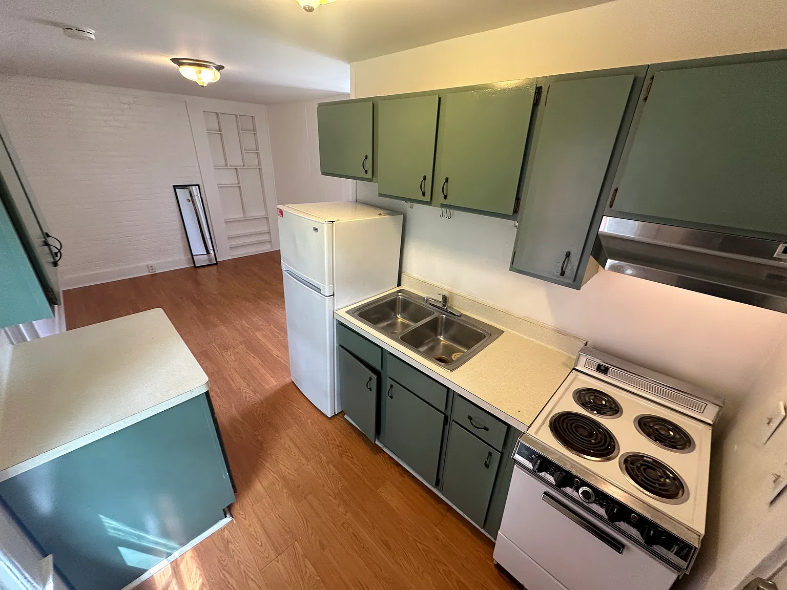 1 bed, 600 sqft, $995 — Photo 2