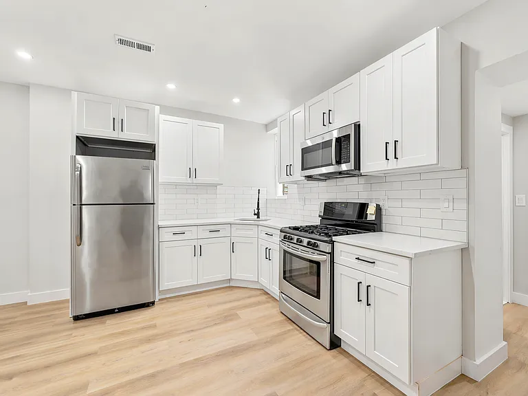 474 E Penn St #1 — Photo 7