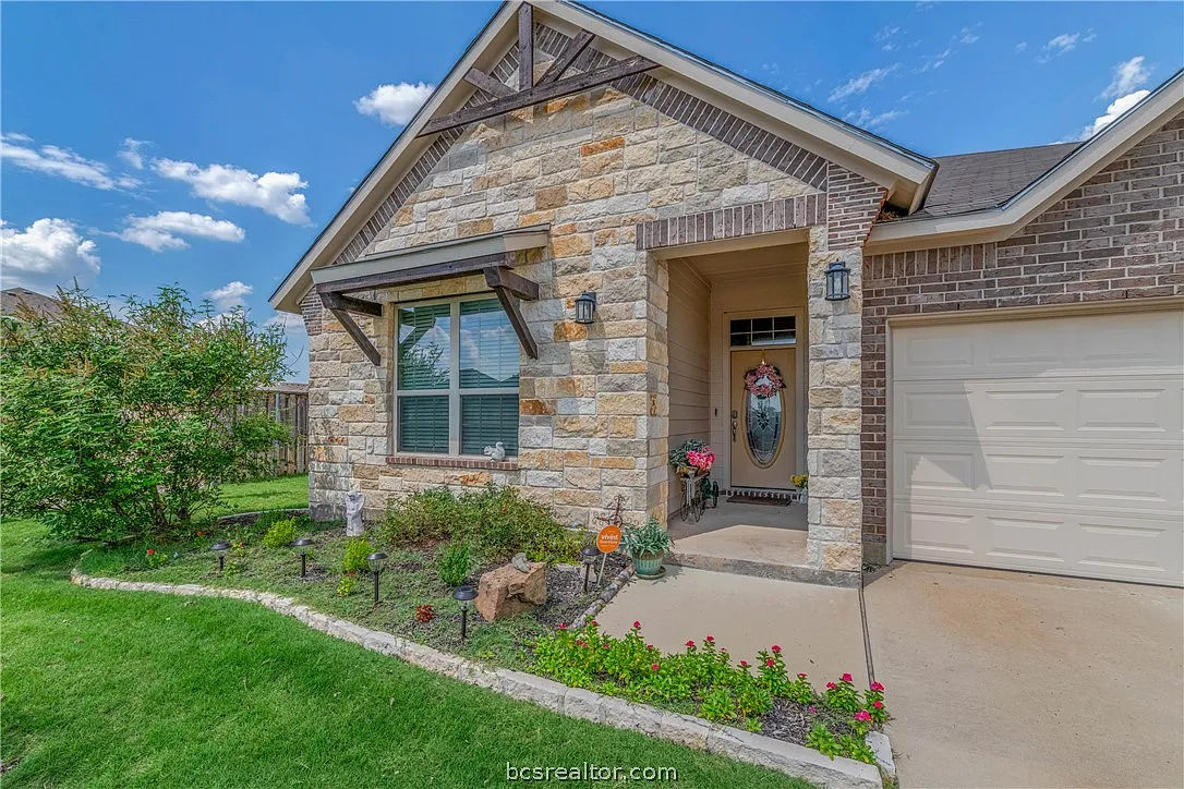 4 bed, 2088 sqft, $3,000 — Photo 3
