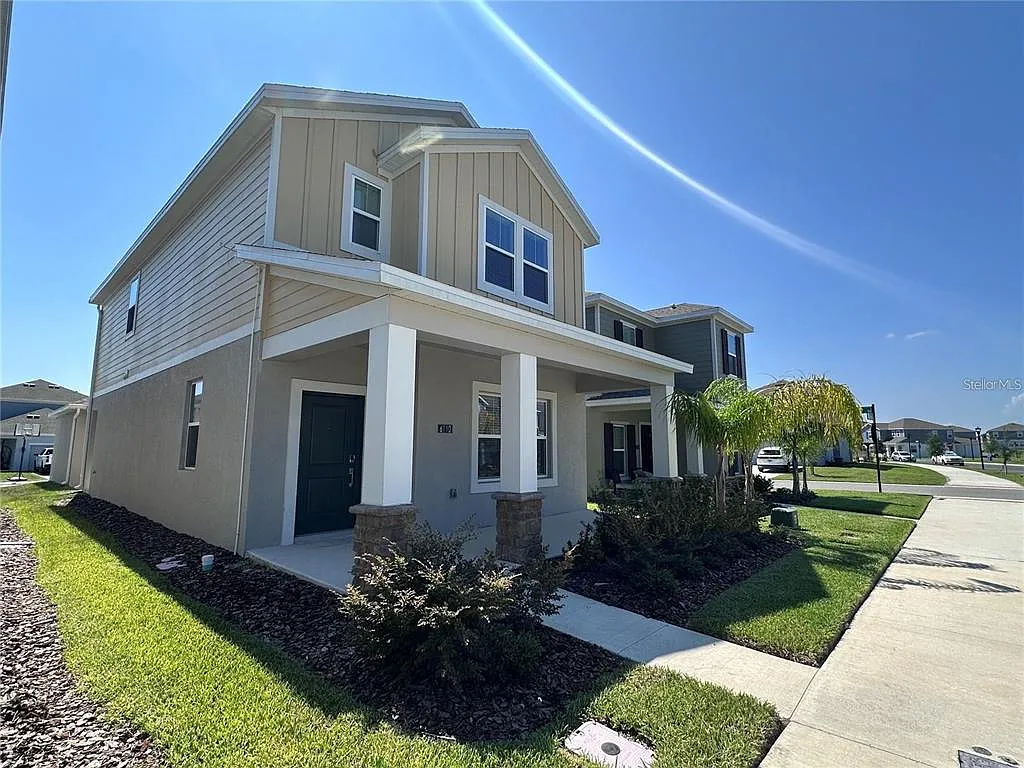 4 bed, 3.0 bath, 2079 sqft, $2,850 — Photo 1