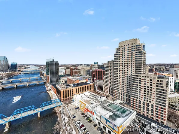 83 Campau Cir NW, Grand Rapids, MI 49503