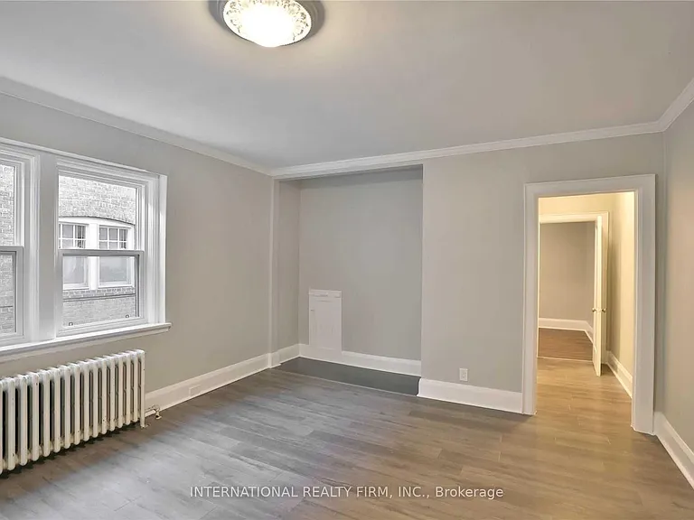 1094 College St #11 — Photo 5