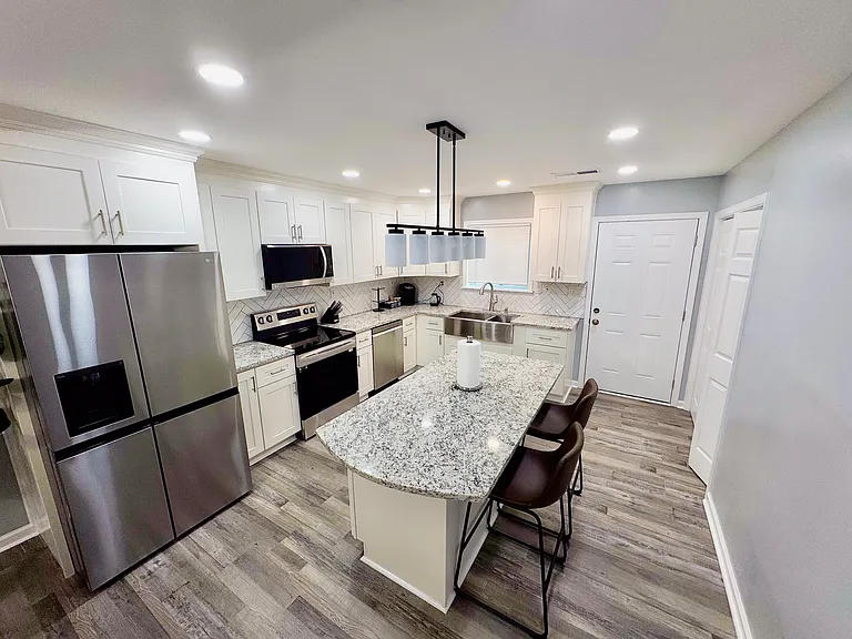 3228 Stratton Ln — Photo 6