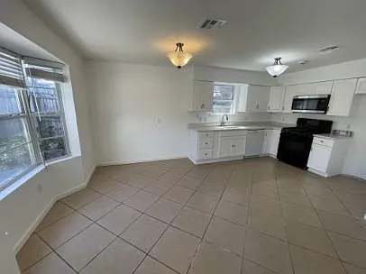 3617 Charles Dr — Photo 3