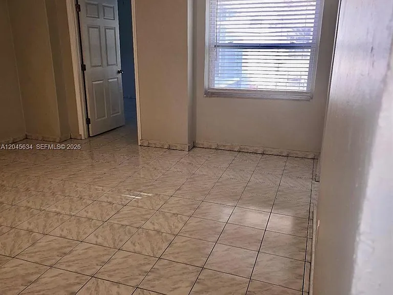 215 30th St #22 — Photo 14