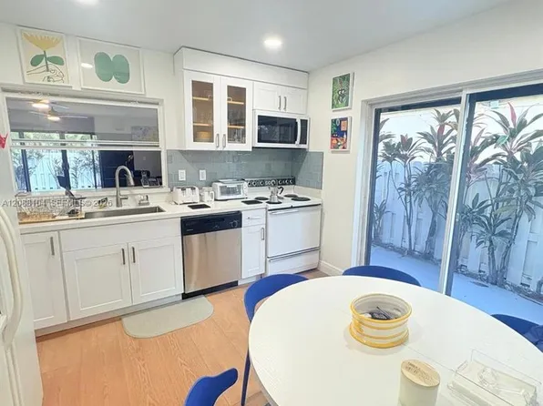 927 NW 106th Avenue Cir, Miami, FL