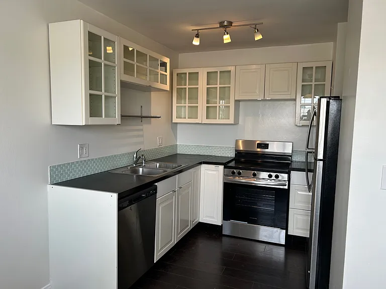 1901 6th St #304 — Photo 21