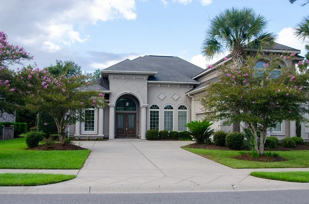 4 bed, 2324 sqft, $3,450 — Photo 3