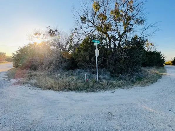 5810 Barkridge Dr, Granbury, TX 76048