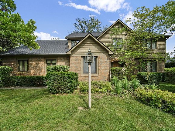 2nd image of 4744 Stonehaven Dr