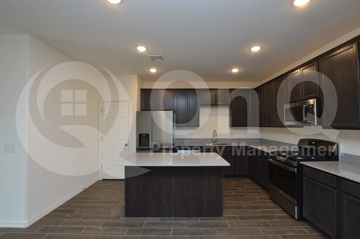 4 bed, 2.0 bath, 1804 sqft, $1,847 — Photo 3