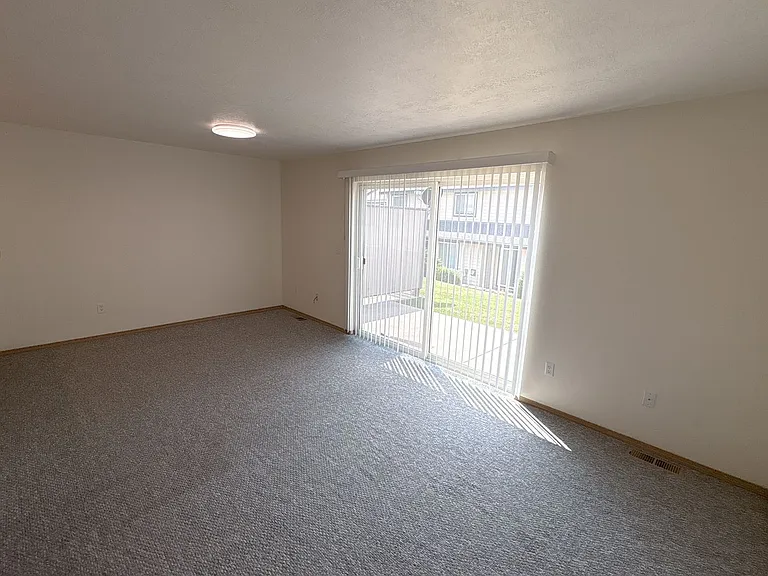 2 bed, 2.5 bath, 1350 sqft, $1,325 — Photo 9