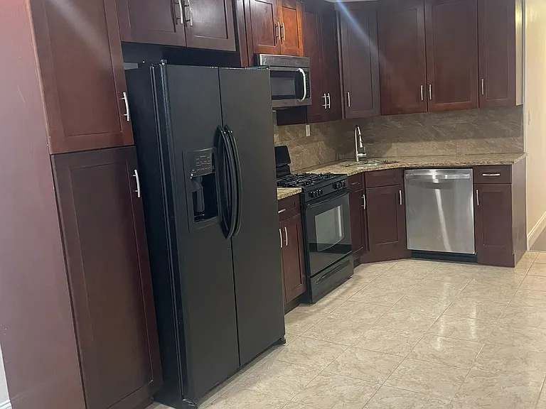 84-00 Little Neck Pkwy #2 — Photo 1