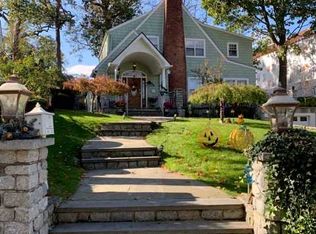 49-28 Annadale Ln, Little Neck, NY 11362