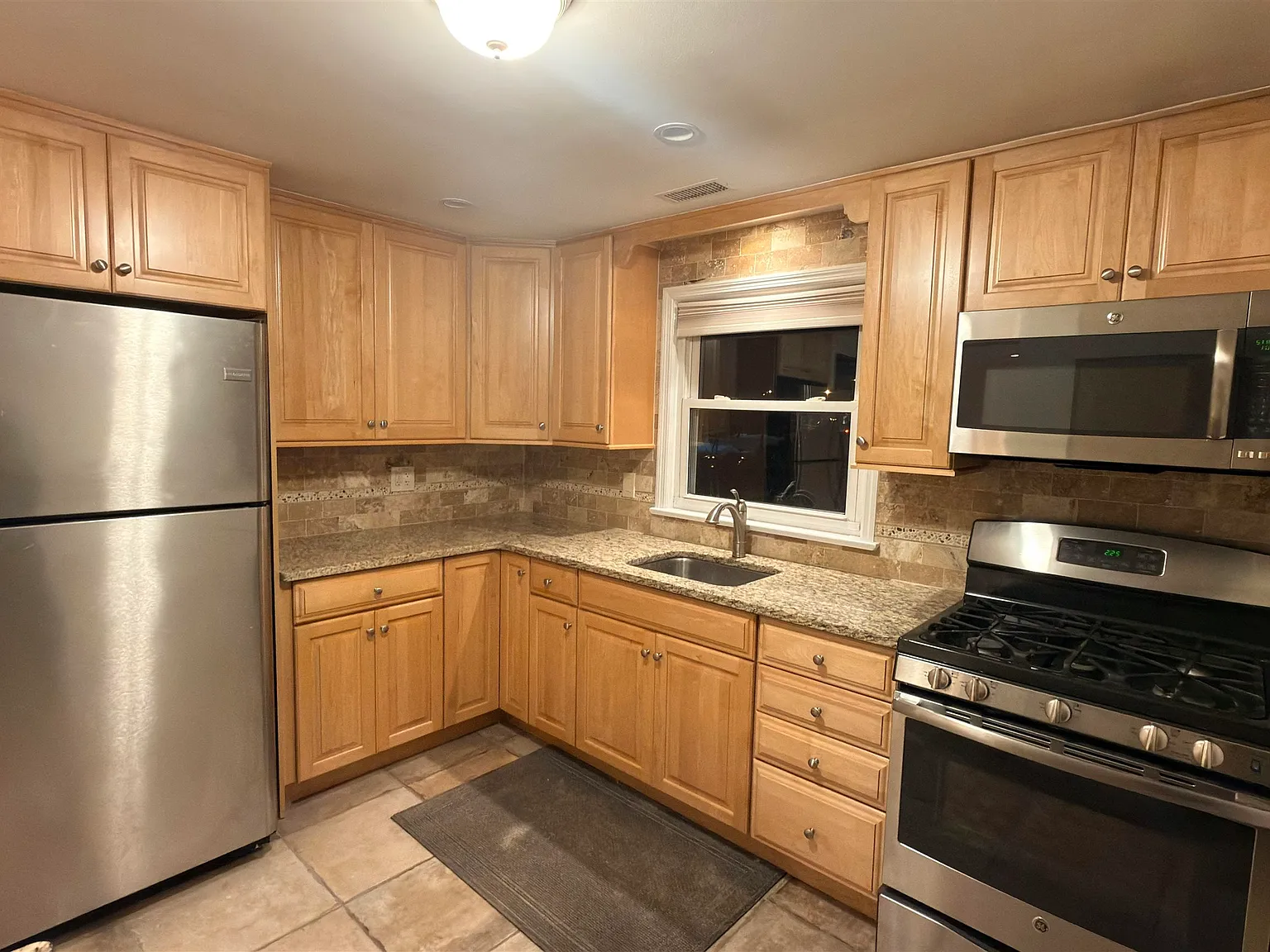 2 bed, 1.0 bath, $2,300 — Photo 1