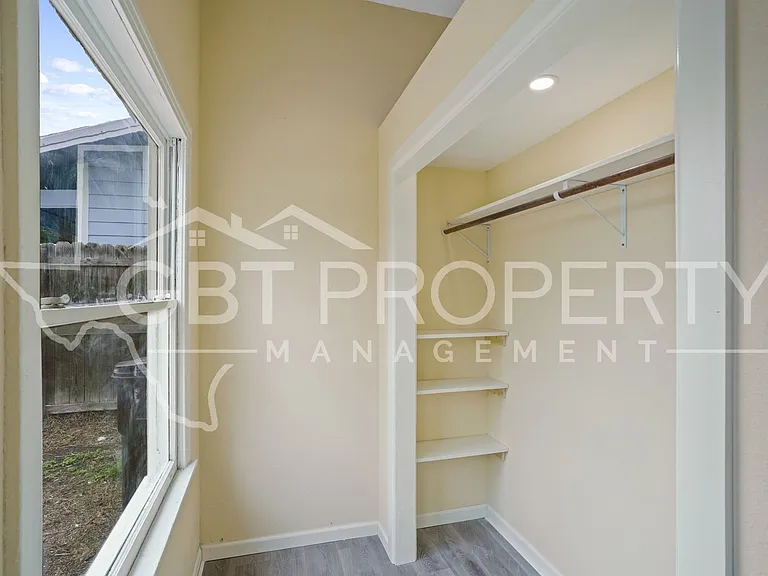 328 Williams St — Photo 17