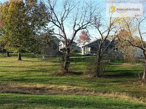 Excellent tree-lined views!