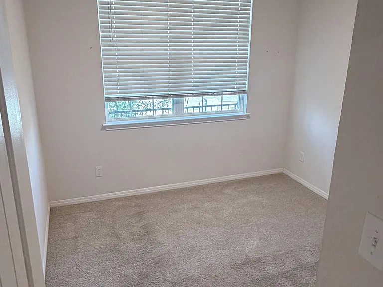 151 Lbj Ln — Photo 30