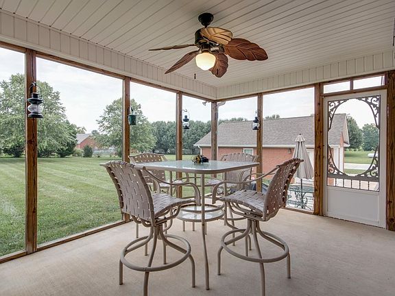 4th image of 92 Freeman Ct