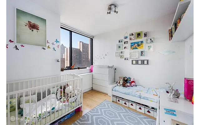 Sold by Douglas Elliman | media 21