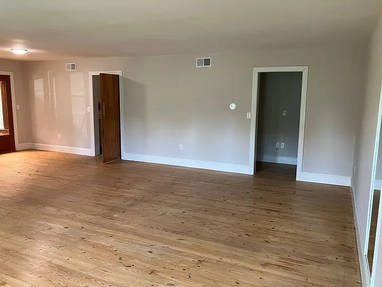 122 W Scanlon St — Photo 10