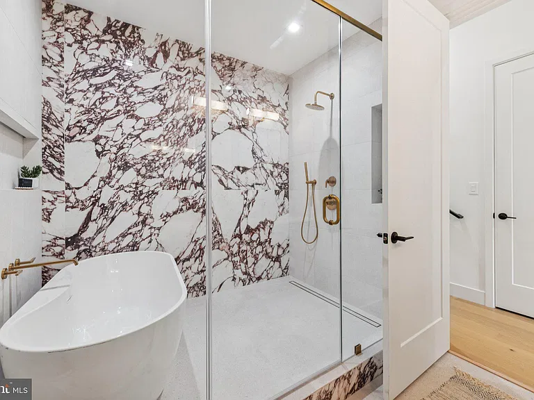 2507 I St NW — Photo 15