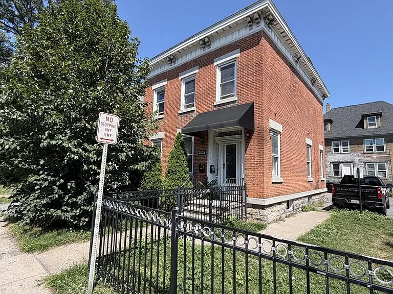 202 N Townsend St — Photo 1
