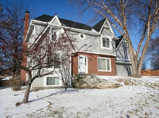 7126 Summit Ln, Shawnee, KS 66216