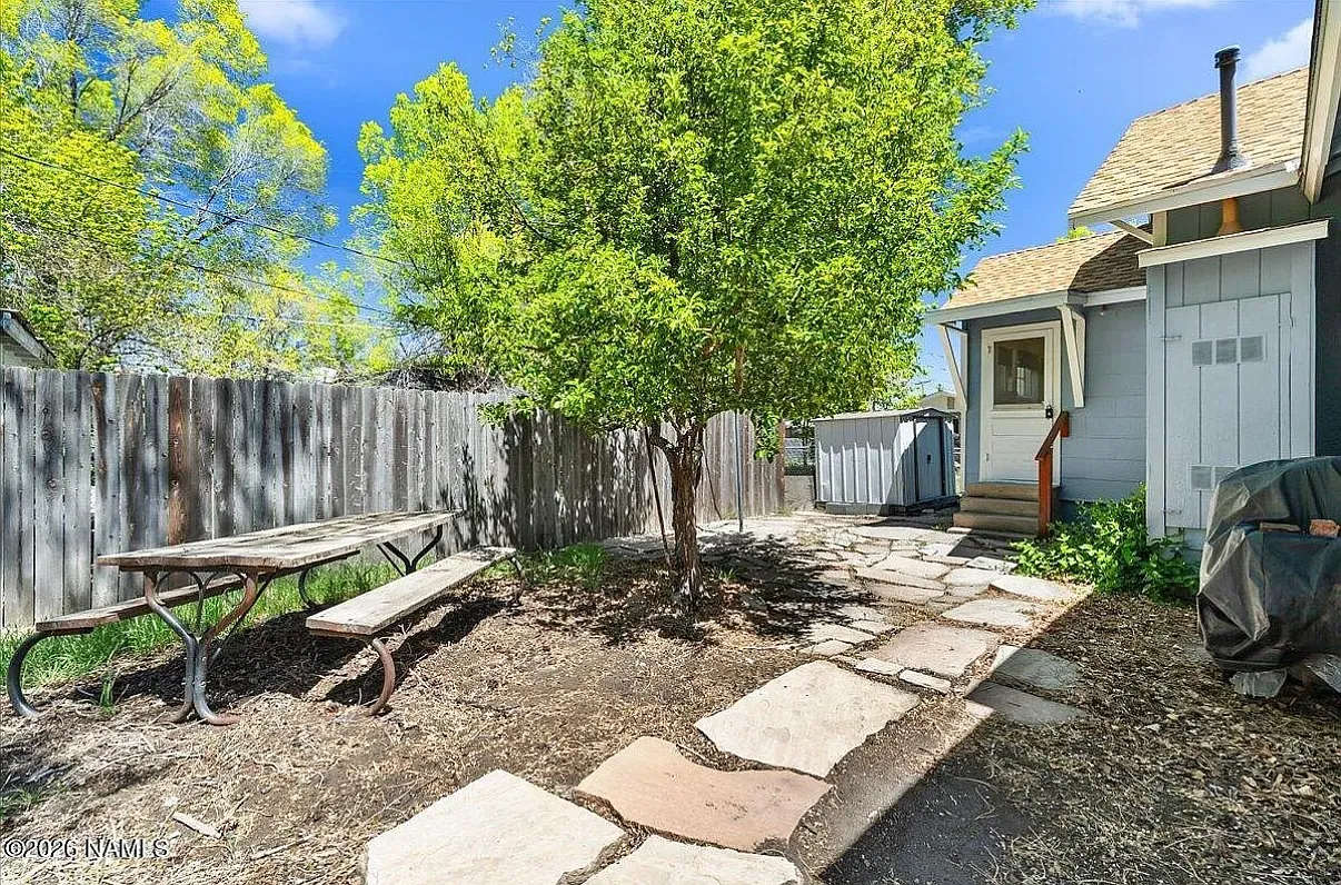 2 bed, 950 sqft, $1,950 — Photo 2