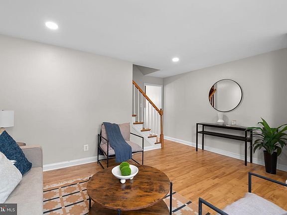 5th image of 611 Lucia Ave