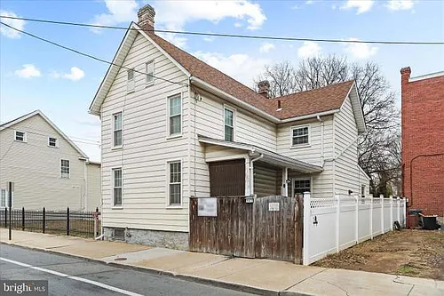 142 East Ave Photo 1