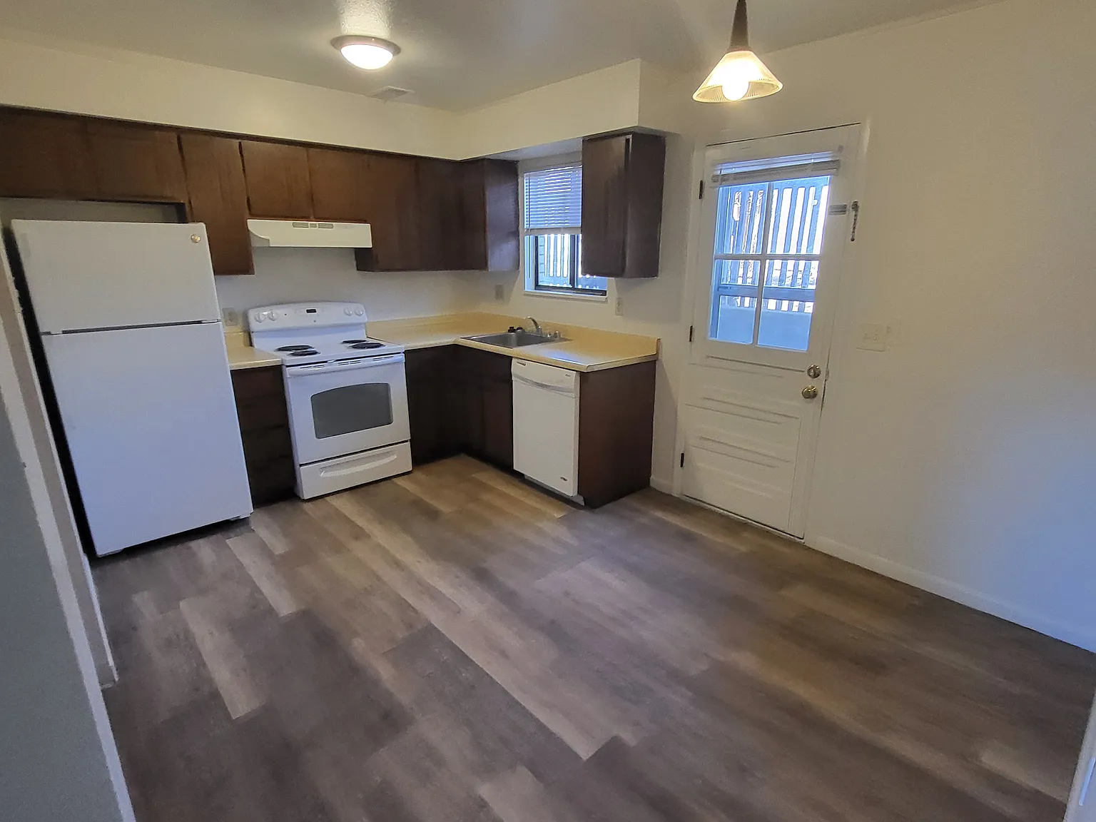 2 bed, $1,000 — Photo 2